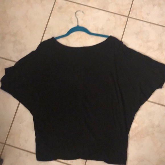 Simple black top - Picture 4 of 4